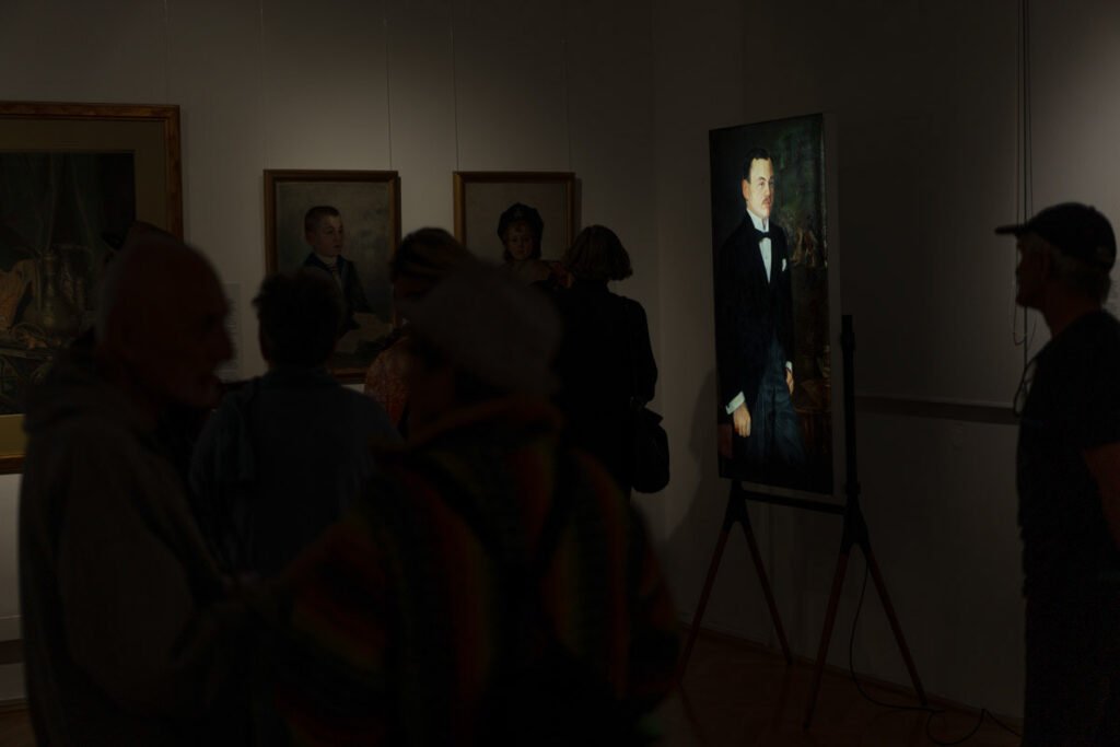 Expoziția Elena Mureșianu