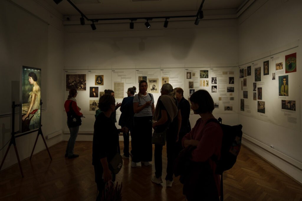 Expoziția Elena Mureșianu