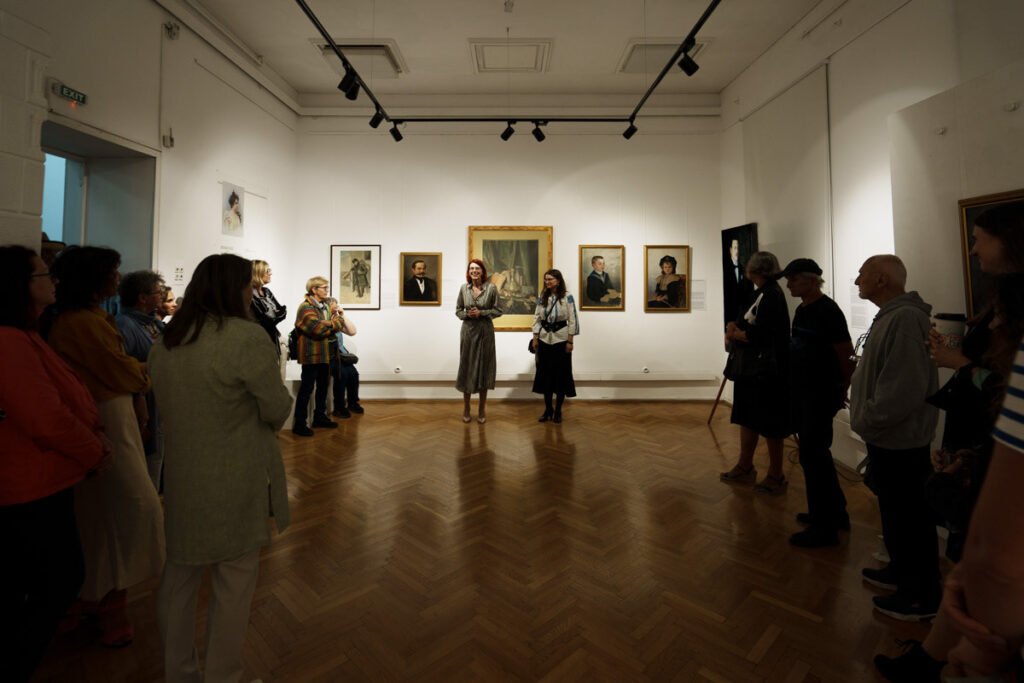 Expoziția Elena Mureșianu