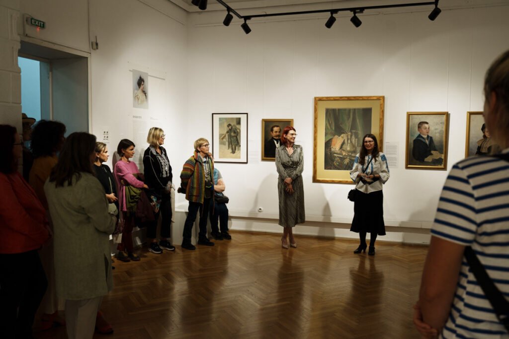 Expoziția Elena Mureșianu