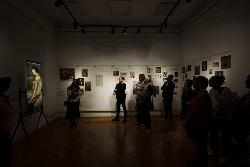 Expoziția Elena Mureșianu