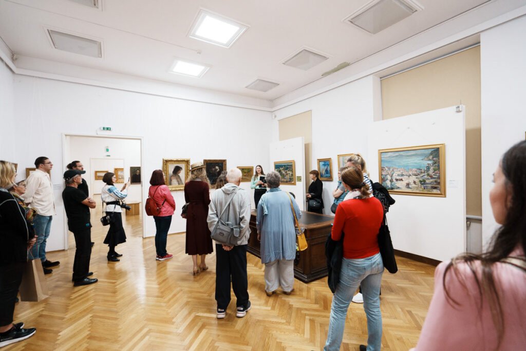 Tur ghidat în Galeria de Artă Românească