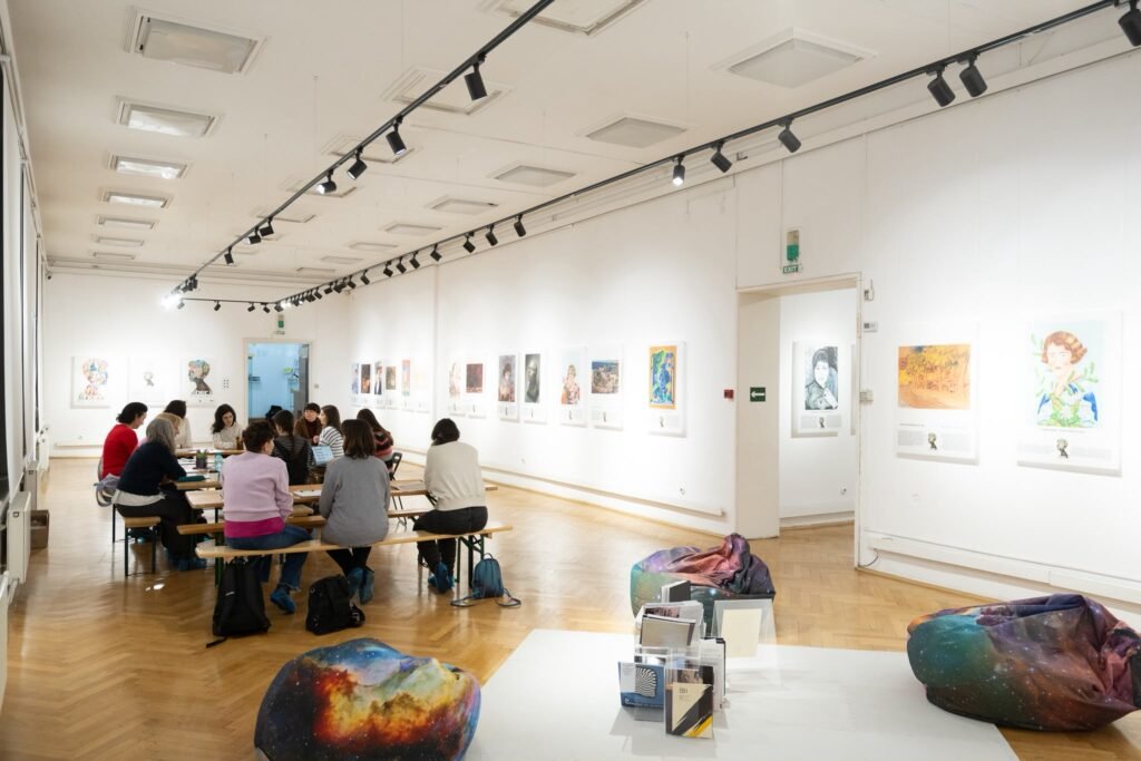 Expoziția Her Art Story la Muzeul de Artă Brașov, 2025