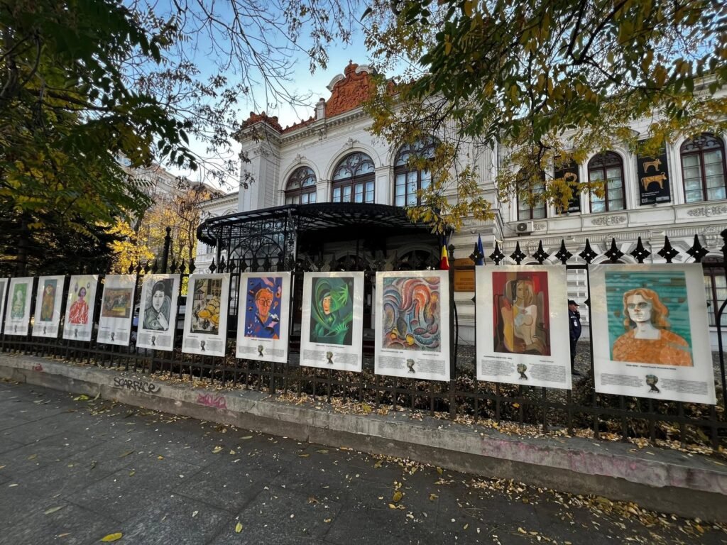 Expoziția Her Art Story în aer liber la Palatul Suțu, București